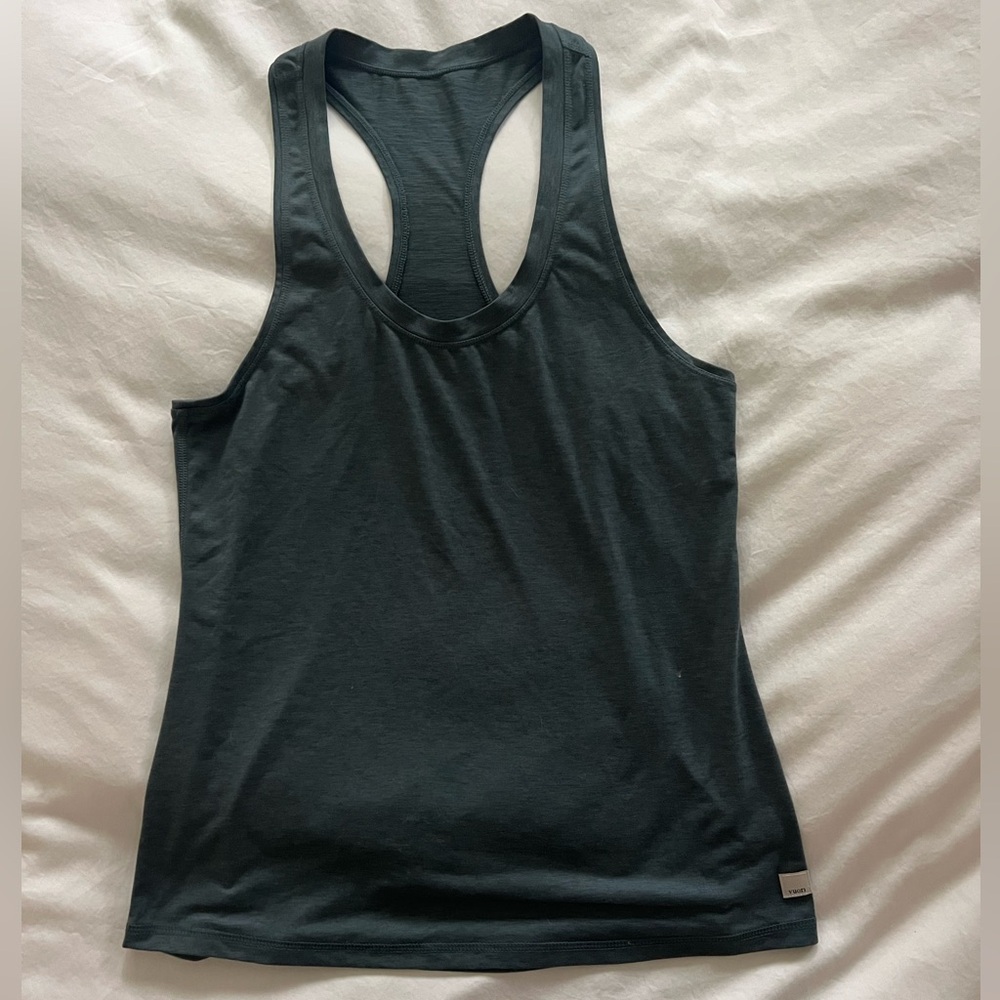 Vuori Lux Performance Tank Size Medium